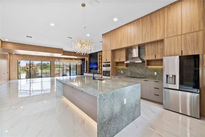 Image No.17-5 Bed House for sale