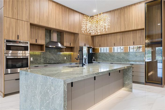 Image No.23-5 Bed House for sale