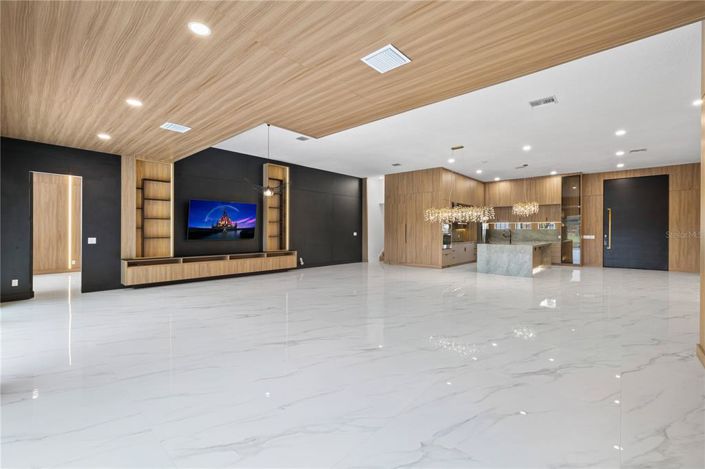 Image No.26-5 Bed House for sale