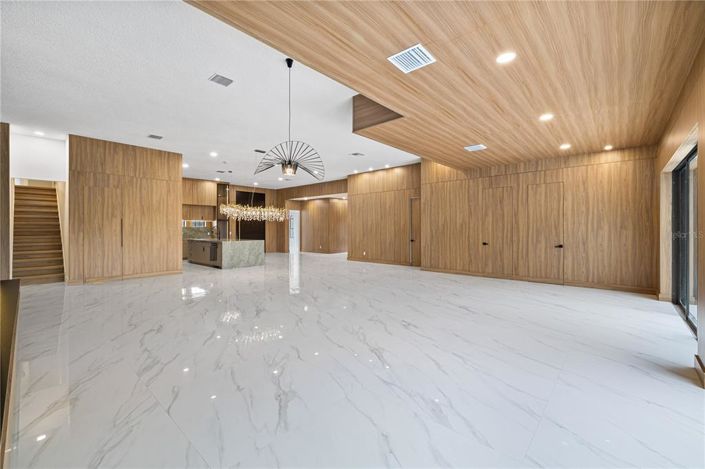 Image No.27-5 Bed House for sale