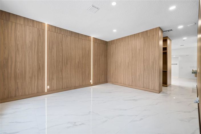 Image No.38-5 Bed House for sale