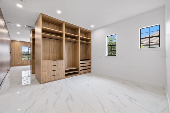 Image No.43-5 Bed House for sale