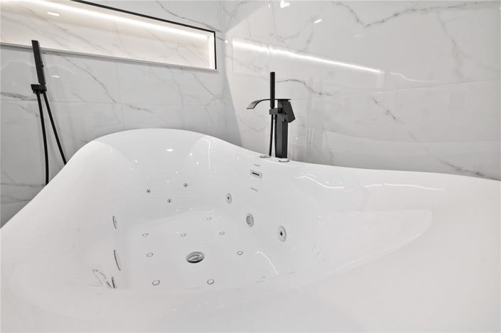 Image No.48-5 Bed House for sale