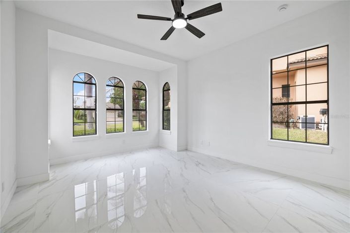 Image No.7-5 Bed House for sale