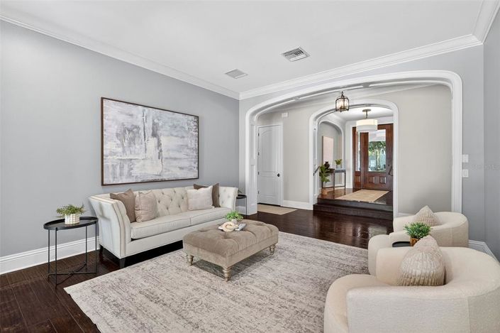 Image No.11-5 Bed House for sale