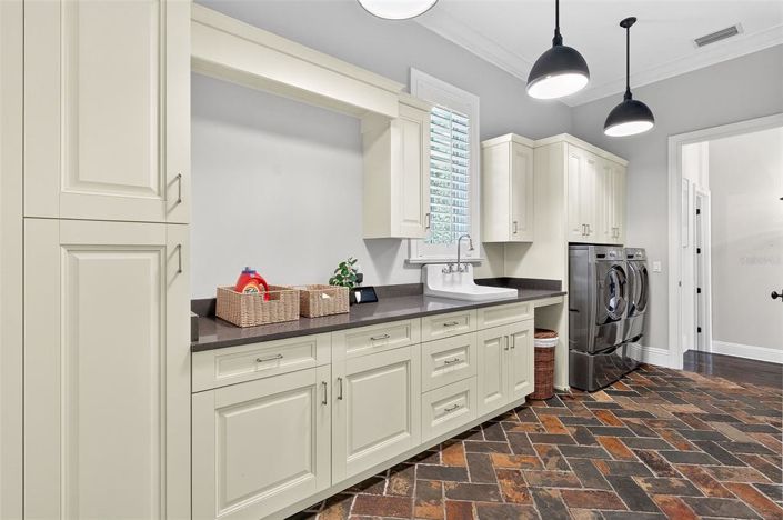 Image No.30-5 Bed House for sale