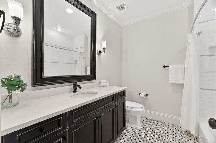 Image No.45-5 Bed House for sale