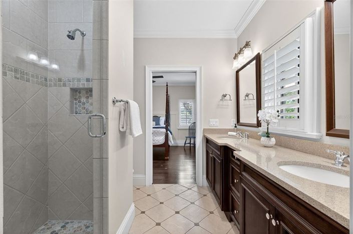 Image No.48-5 Bed House for sale