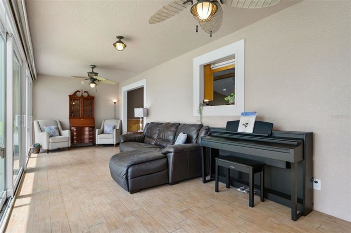 Image No.37-3 Bed House for sale