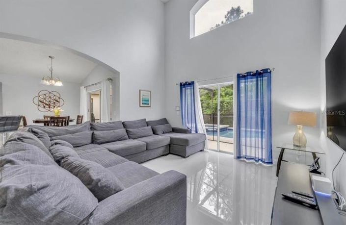 Image No.6-5 Bed House for sale