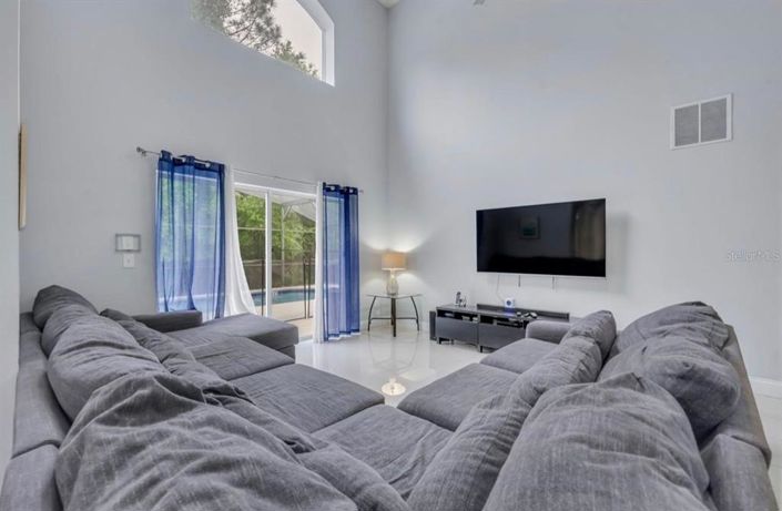 Image No.8-5 Bed House for sale