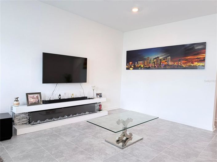 Image No.12-3 Bed Townhouse for sale