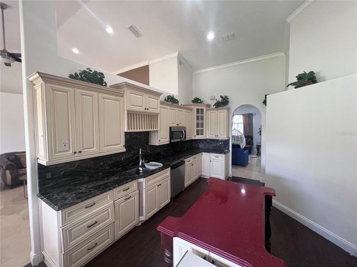 Image No.2-4 Bed House for sale