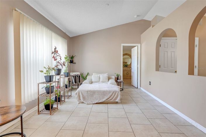 Image No.16-4 Bed House for sale