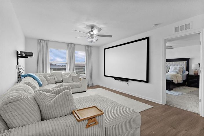 Image No.19-4 Bed House for sale