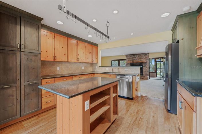 Image No.11-3 Bed House for sale