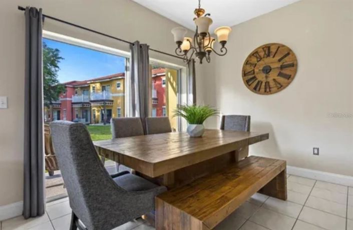 Image No.11-4 Bed Townhouse for sale