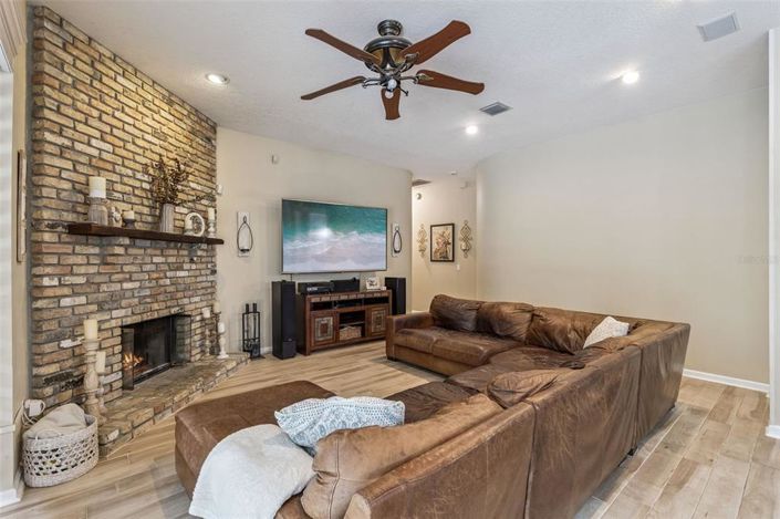 Image No.24-4 Bed House for sale