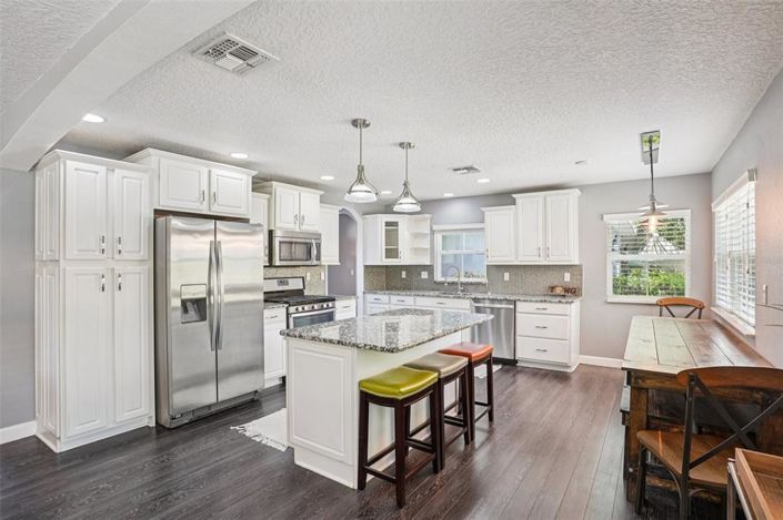 Image No.15-3 Bed House for sale