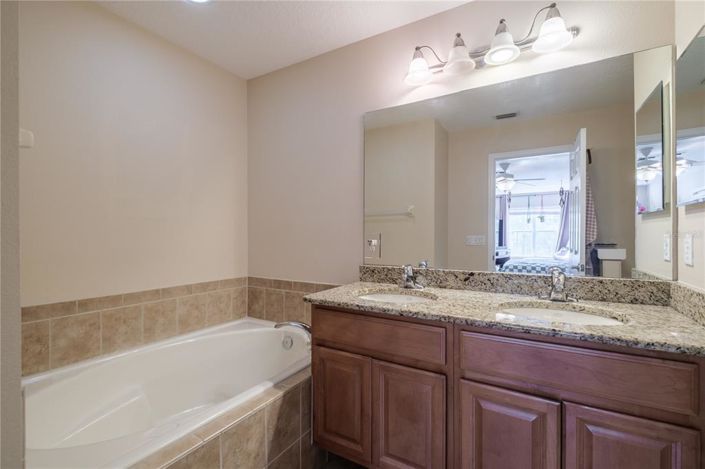 Image No.27-3 Bed Townhouse for sale