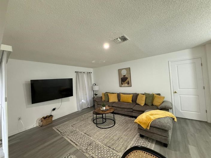 Image No.11-2 Bed House for sale