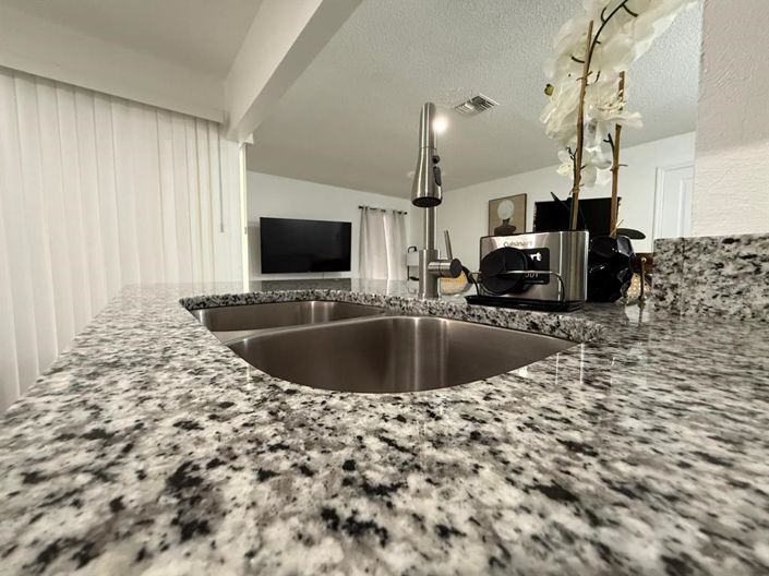 Image No.9-2 Bed House for sale