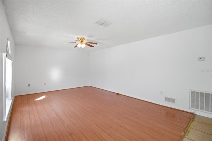 Image No.10-4 Bed House for sale