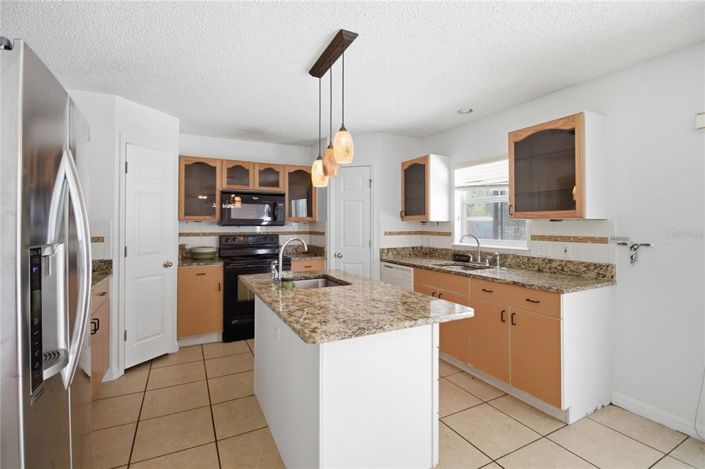 Image No.12-4 Bed House for sale