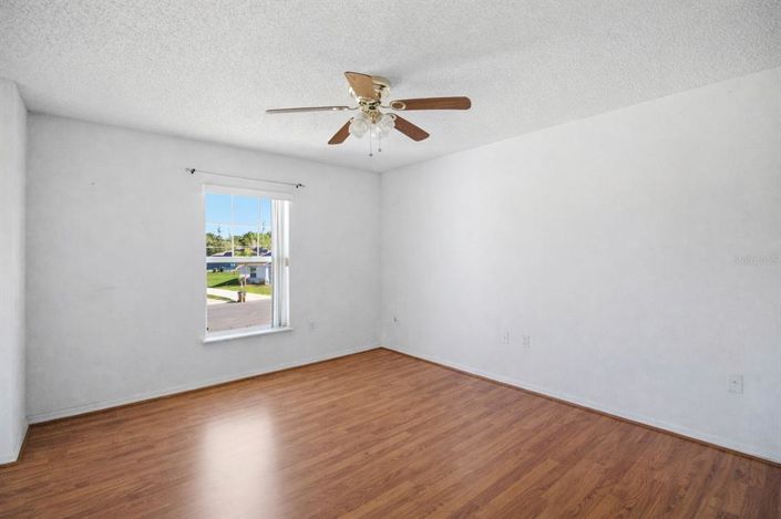 Image No.19-4 Bed House for sale