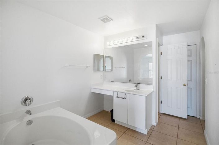 Image No.24-4 Bed House for sale