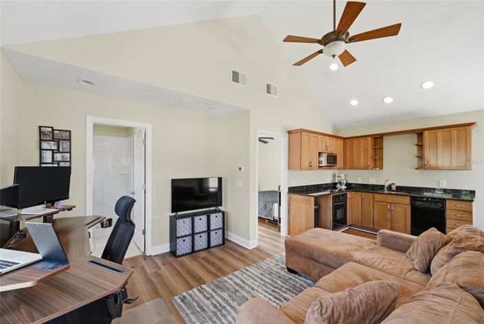 Image No.22-5 Bed House for sale