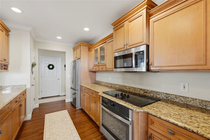 Image No.8-5 Bed House for sale