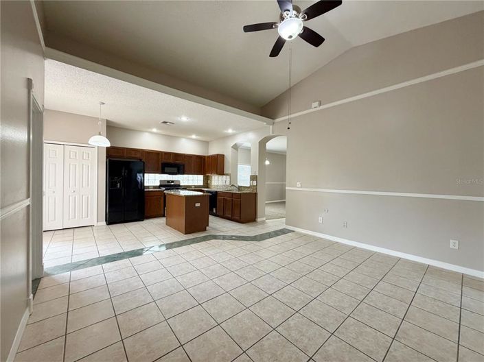 Image No.10-3 Bed House for sale