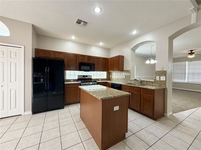 Image No.11-3 Bed House for sale