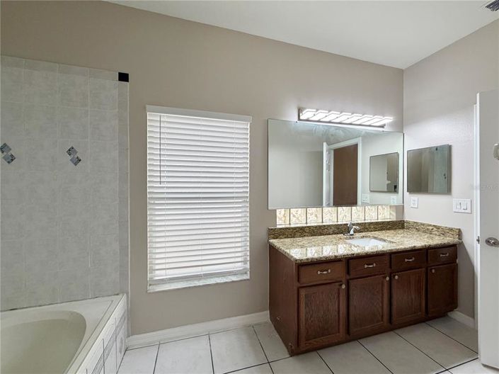 Image No.18-3 Bed House for sale