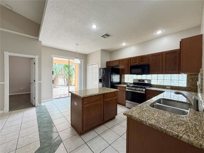 Image No.8-3 Bed House for sale