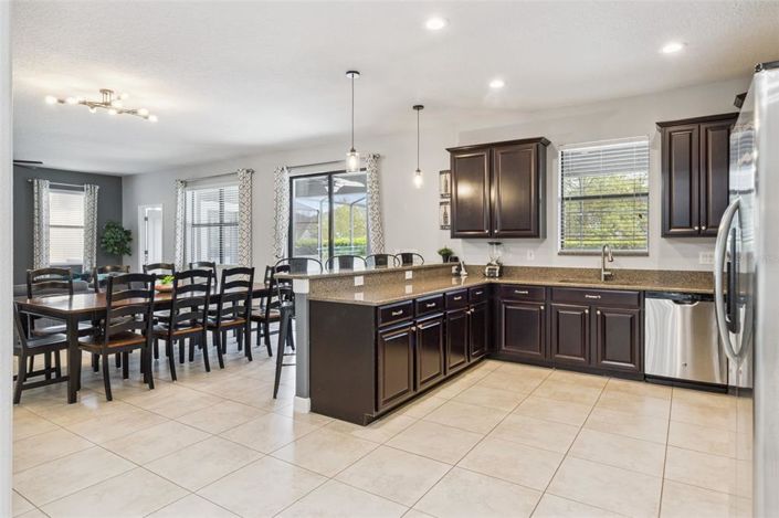 Image No.10-6 Bed House for sale