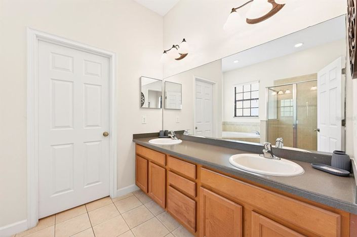 Image No.20-5 Bed House for sale