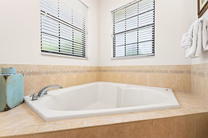 Image No.21-5 Bed House for sale