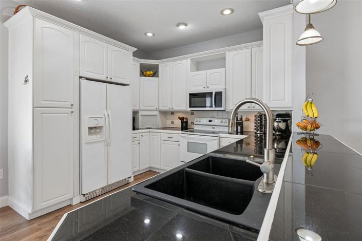 Image No.6-3 Bed House for sale