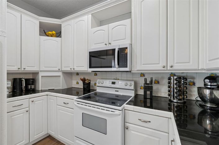 Image No.9-3 Bed House for sale