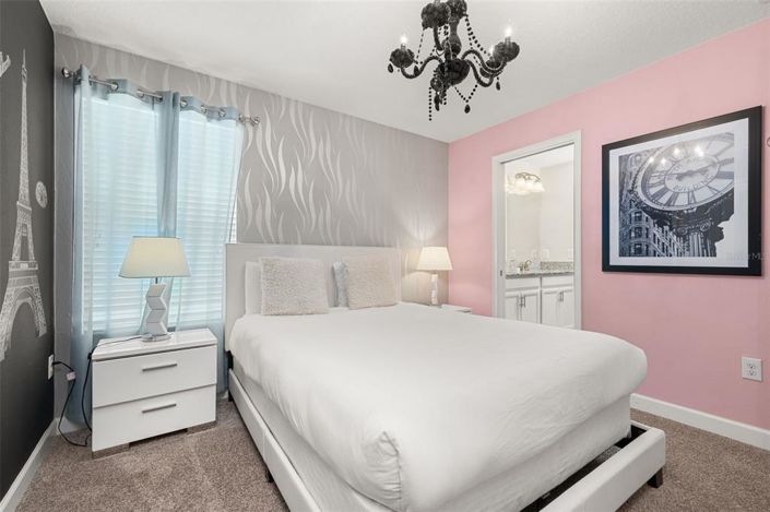 Image No.26-6 Bed House for sale