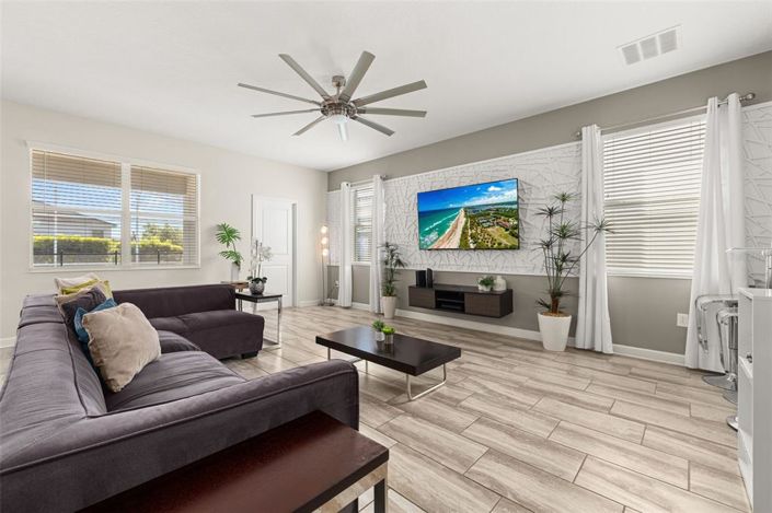 Image No.4-6 Bed House for sale