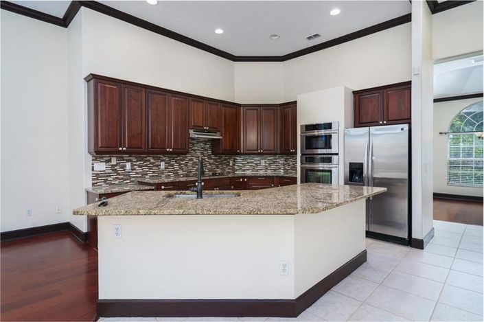 Image No.18-5 Bed House for sale