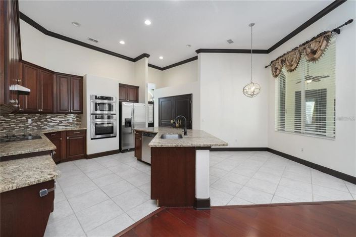 Image No.19-5 Bed House for sale