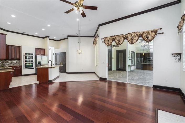 Image No.20-5 Bed House for sale