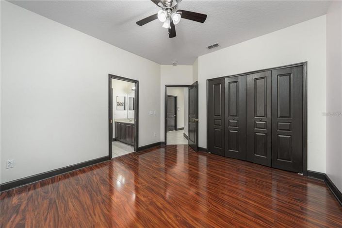 Image No.35-5 Bed House for sale