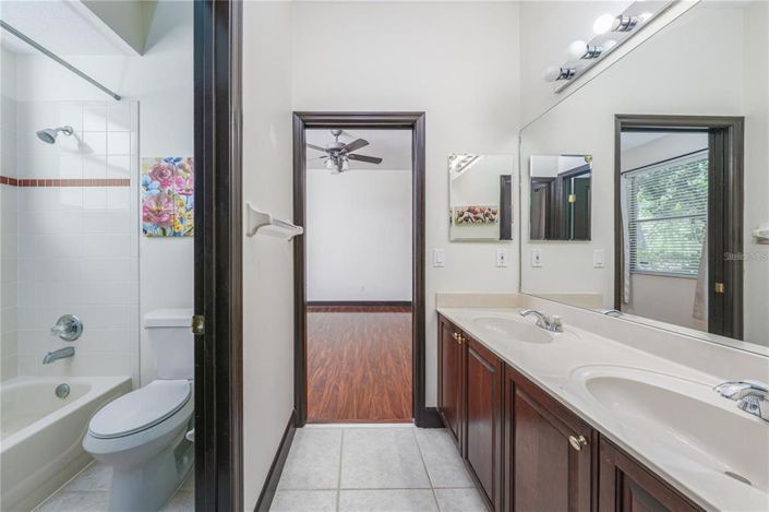 Image No.36-5 Bed House for sale