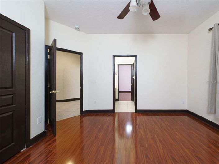 Image No.38-5 Bed House for sale