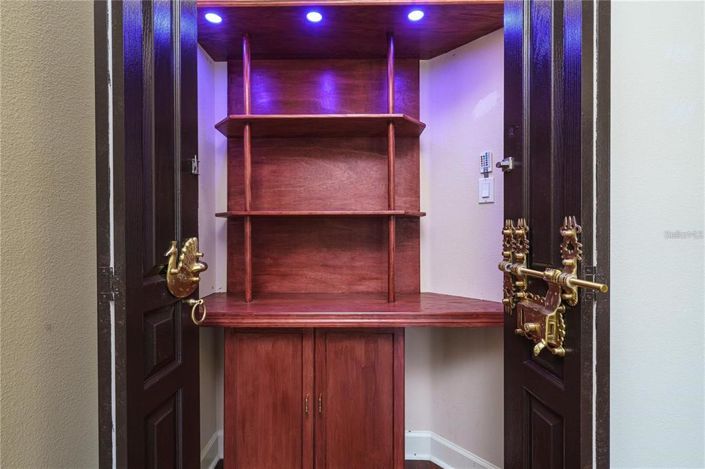 Image No.39-5 Bed House for sale